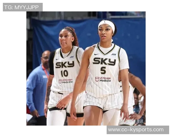 WNBA球星里斯携维密内衣展现完美身材引发时尚热潮