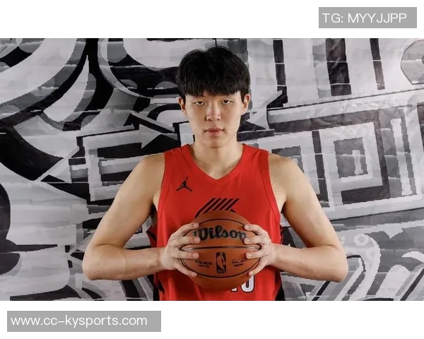 开拓者球迷嘉年华对抗赛黑队险胜白队杨瀚森队友夏普荣膺MVP称号 开拓者球迷嘉年华对抗赛黑队险胜白队杨瀚森队友夏普荣膺MVP称号