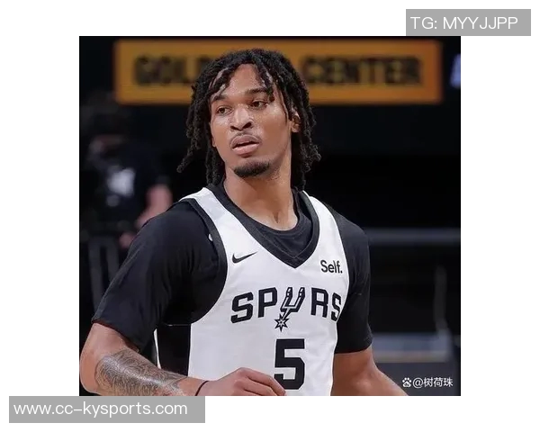 卡斯尔表现出色25分钟内高效砍下16分9助攻仅1次失误助力球队胜利