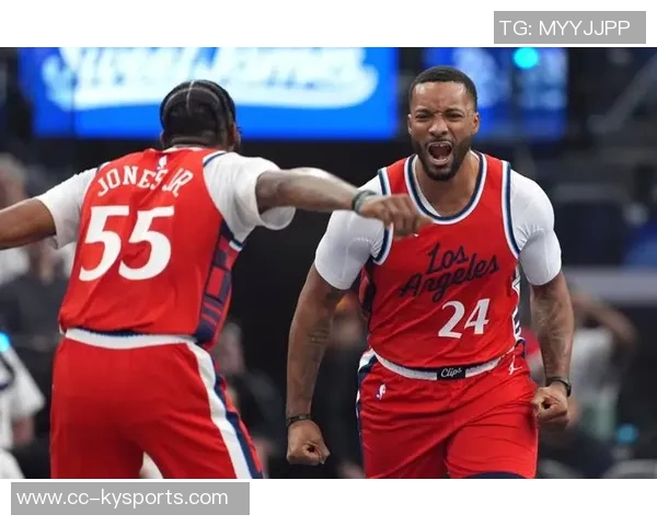 鲍威尔表现稳定全场13投6中贡献18分4篮板3助攻1抢断1盖帽 鲍威尔表现稳定全场13投6中贡献18分4篮板3助攻1抢断1盖帽