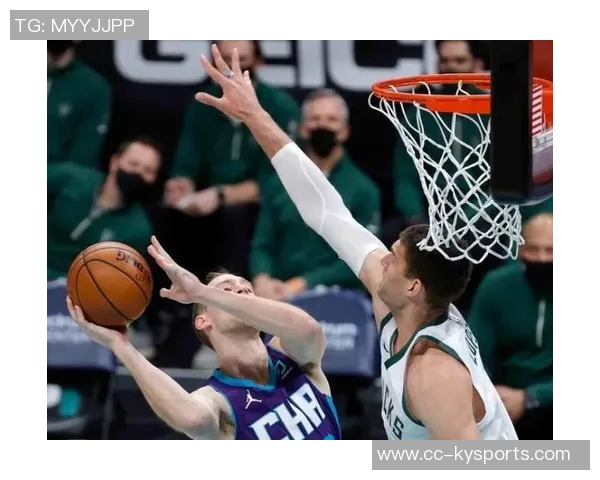 字母哥上半场表现平平仅得10分3板3助2断球队需更强支持