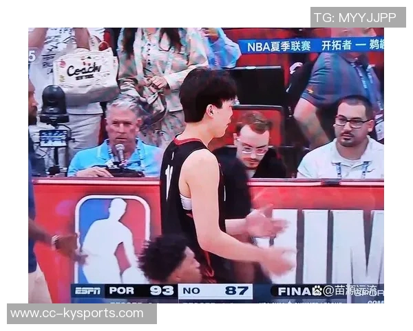 杨瀚森背粉色小书包启程湾区NBA首秀即将开启