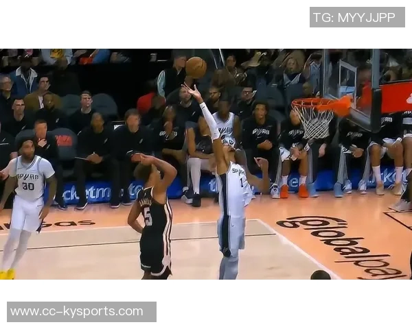 SGA本季两度封盖文班亚马成为历史上第四位多次阻挡他的球员