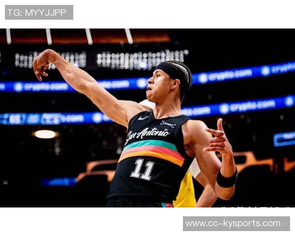 卡特布莱恩特半场三分球表现出色5投3中贡献14分3篮板引发热议